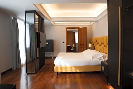 Luxury Suite with Spa Bath