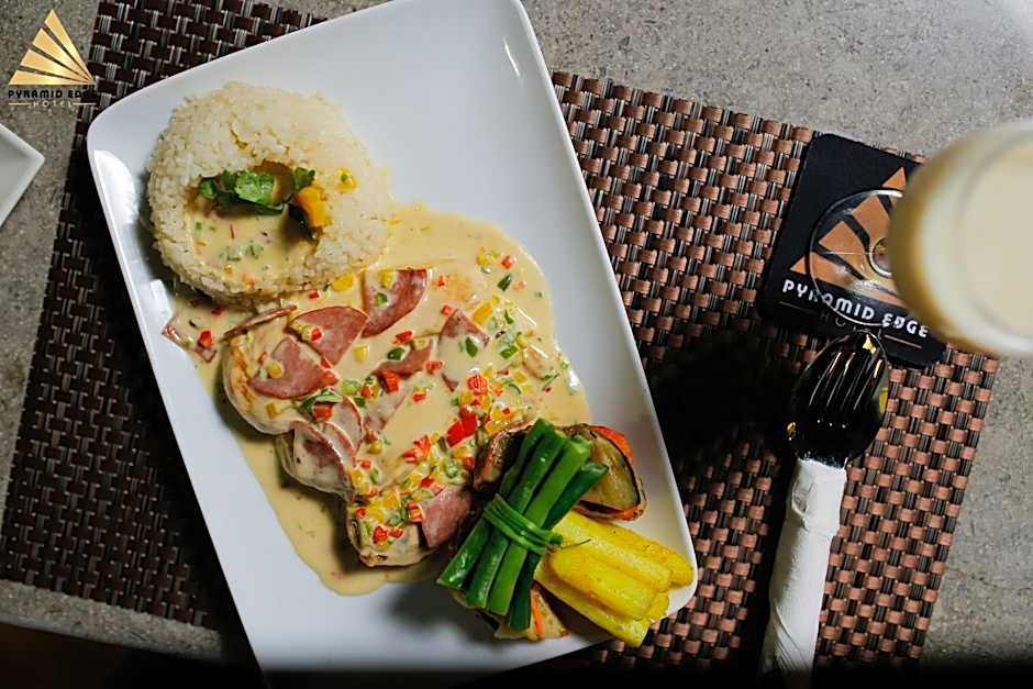 Pyramid Edge Hotel & Exclusive Pyramids View Rooftop