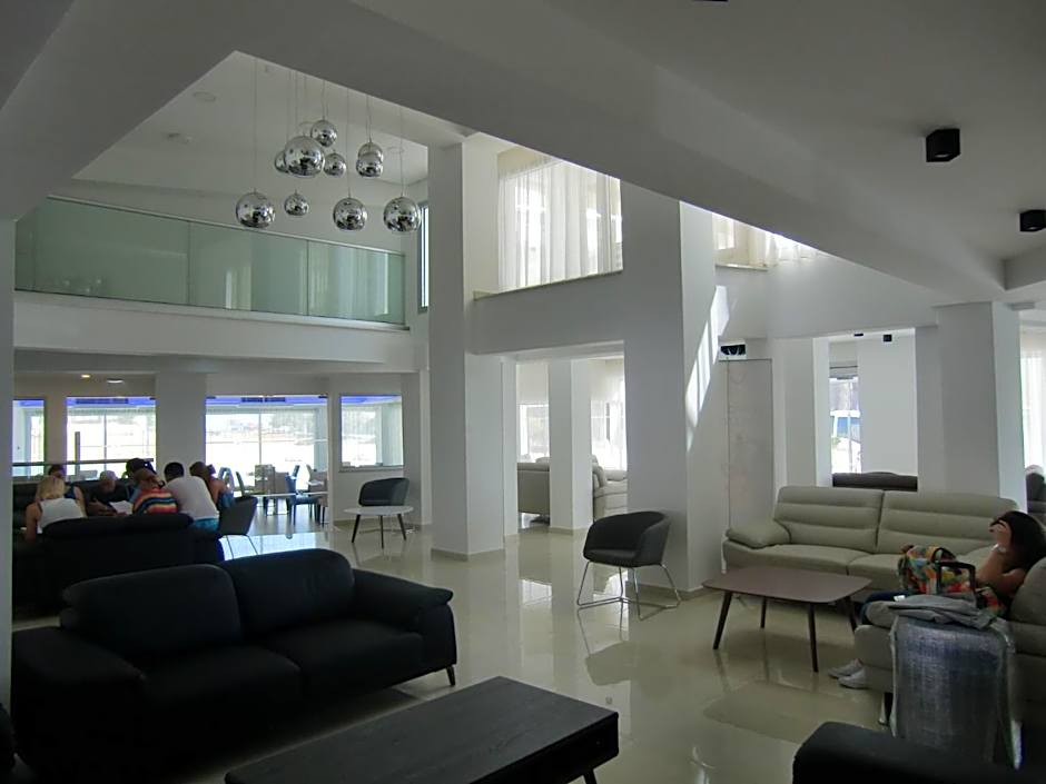 Captain Pier Hotel