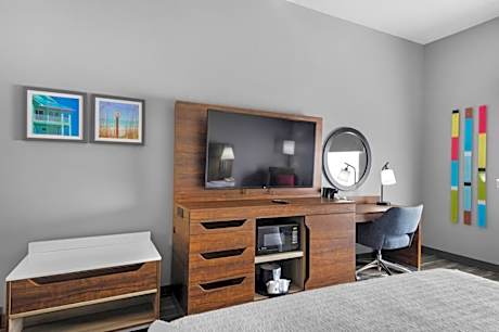 King Room with Sofa Bed - Hearing Accessible/Non-Smoking