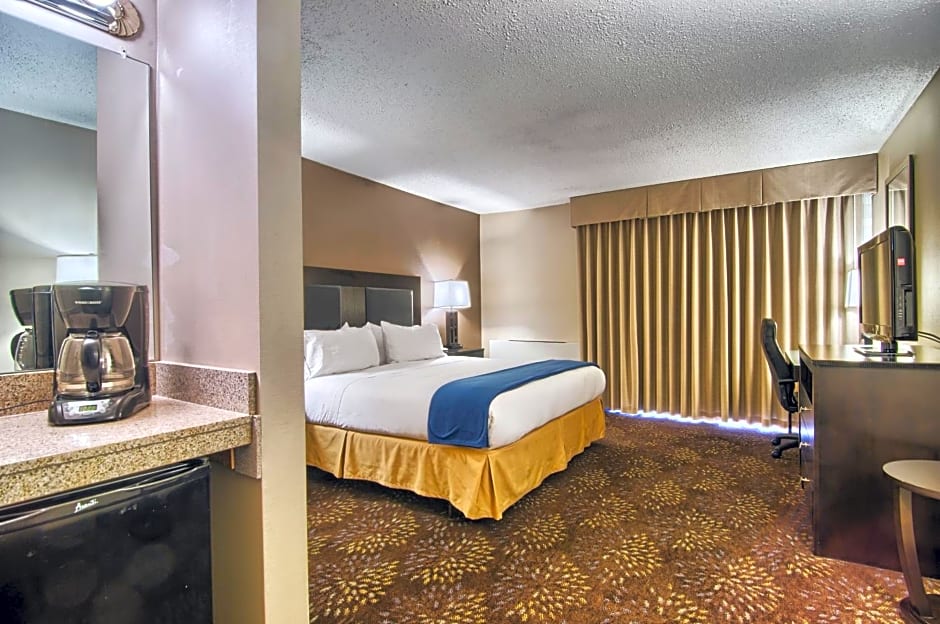 Holiday Inn Express Detroit-Birmingham, an IHG Hotel