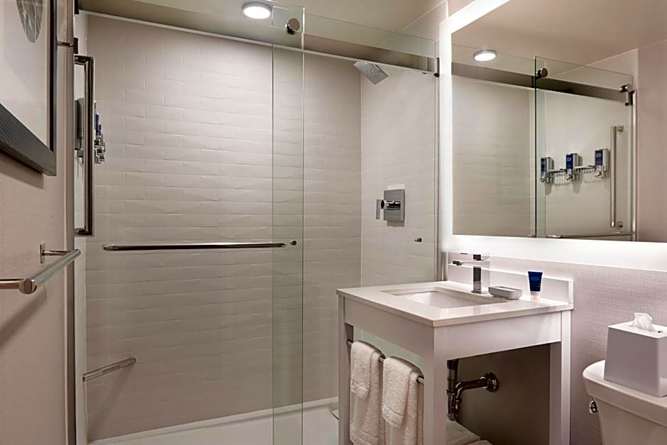 Four Points by Sheraton Windsor Downtown