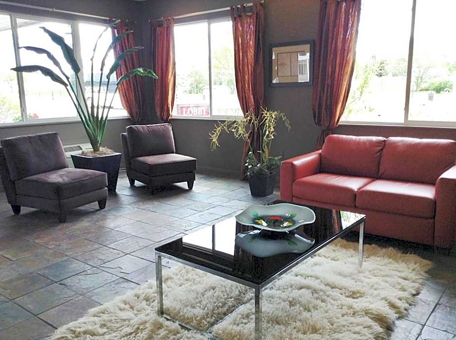 Court Plaza Inn & Suites of Mackinaw