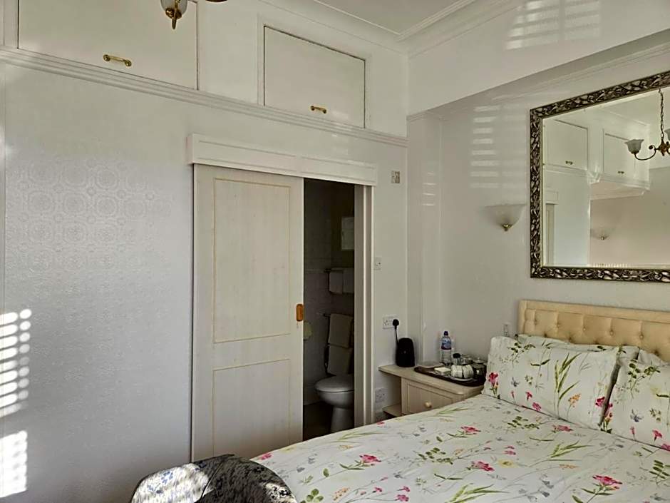 Shoreline Accommodation