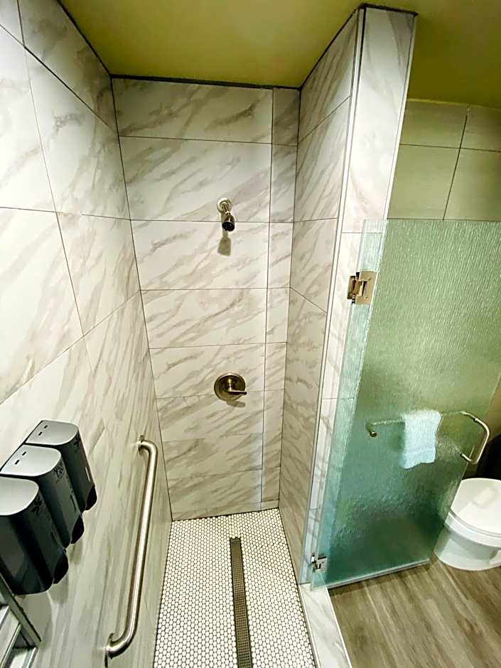 Le Blanc Inn & Suites