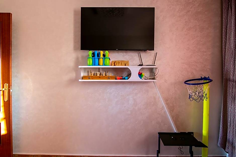 2BR Sunset Pool Beach 6 min Parking & WiFi