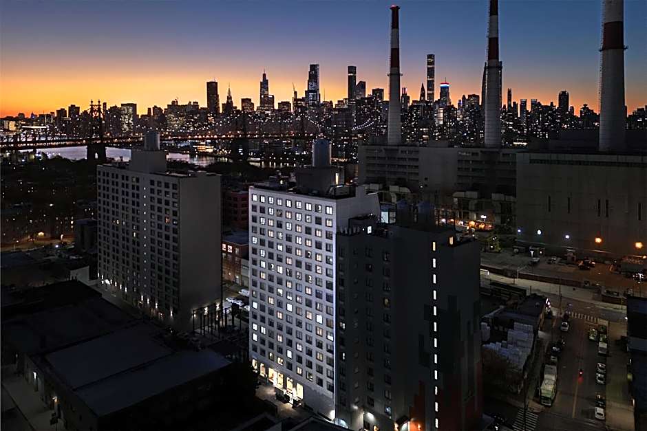 DoubleTree by Hilton Long Island City, NY