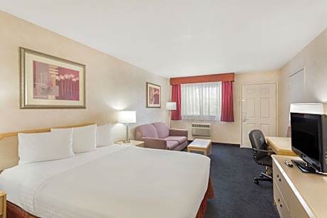 1 Queen Bed, Non-Smoking