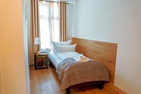 Single Room Engel