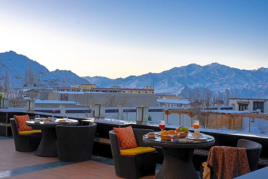 The Grand Dragon Hotel