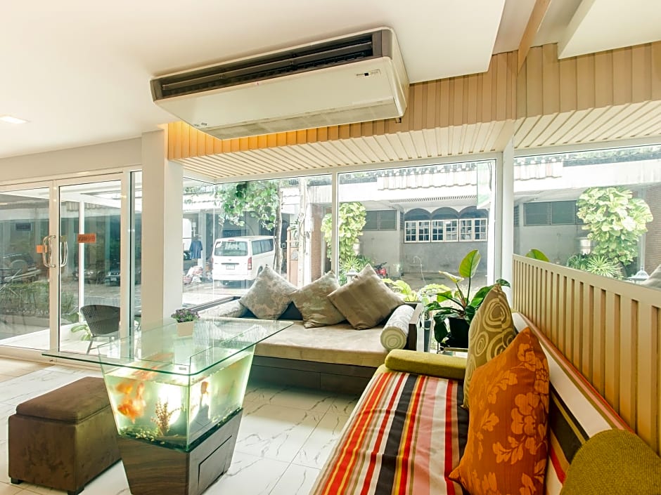 Nantra Ploenchit Hotel