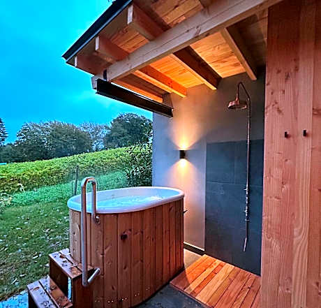 Cabanes avec jacuzzi les pieds dans la vignes