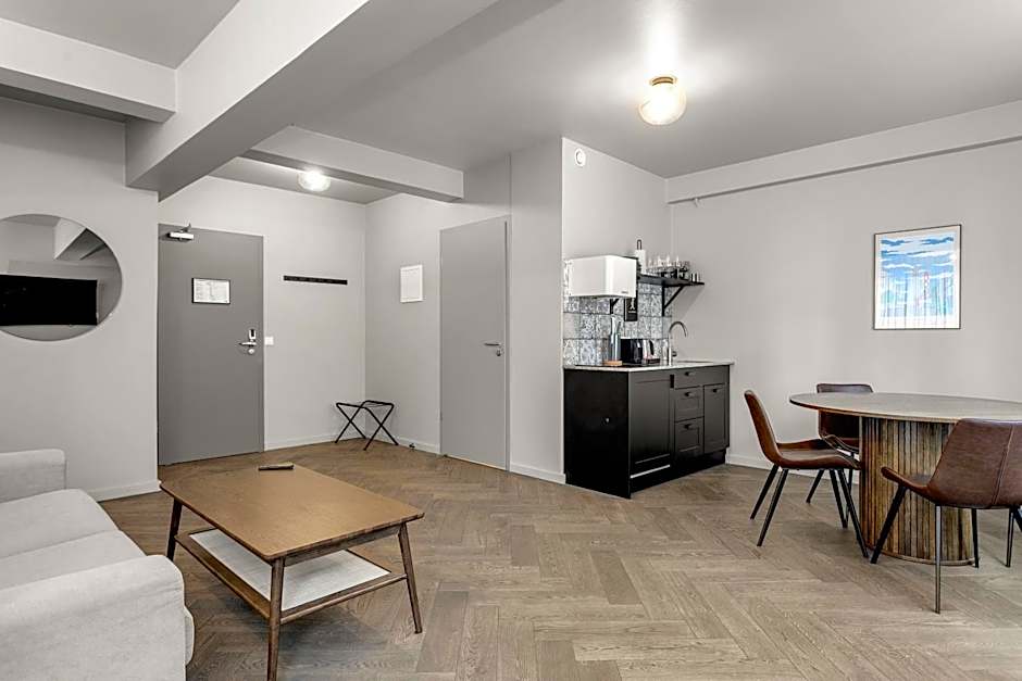 The Swan House by Heimaleiga