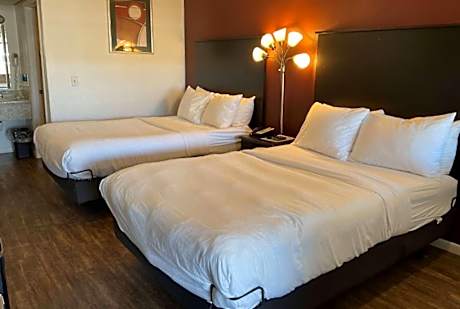 2 Queen Beds Second Floor Building Two Non-Smoking