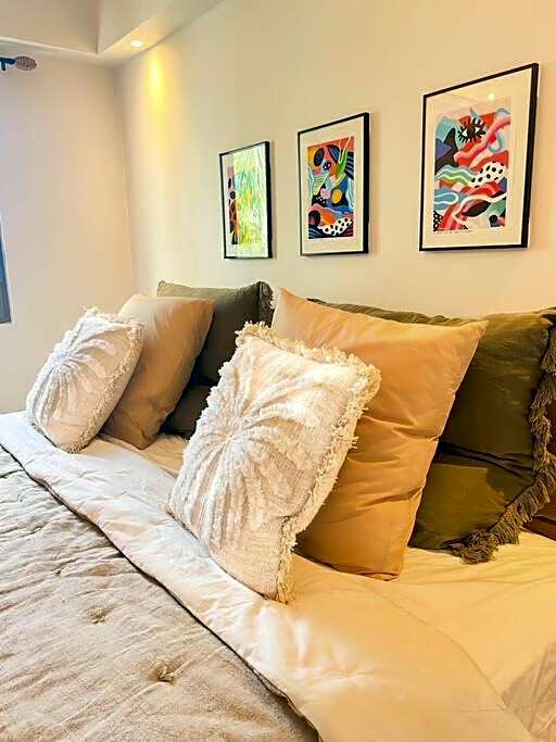 Cheerful Lemon Condo