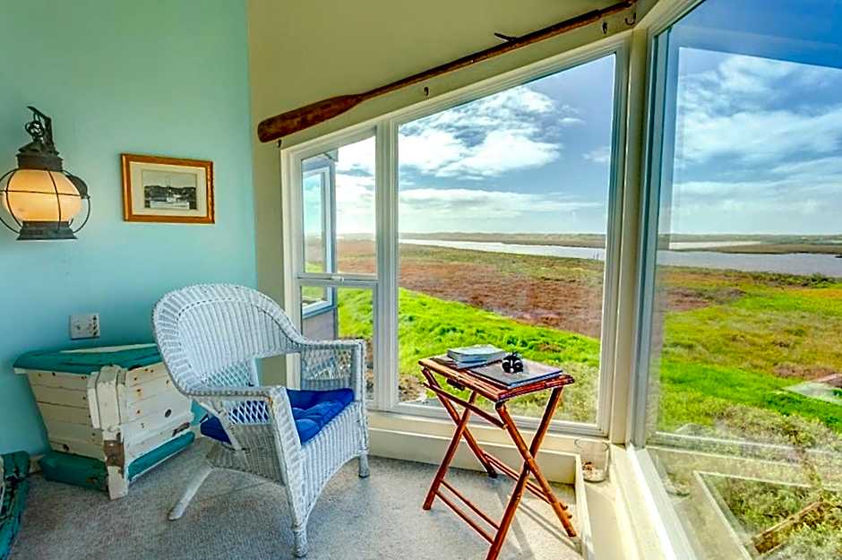 Captain's Inn at Moss Landing