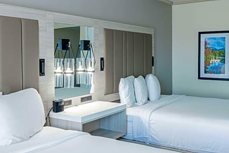 Quadruple Room with Two Queen Beds - Non Smoking