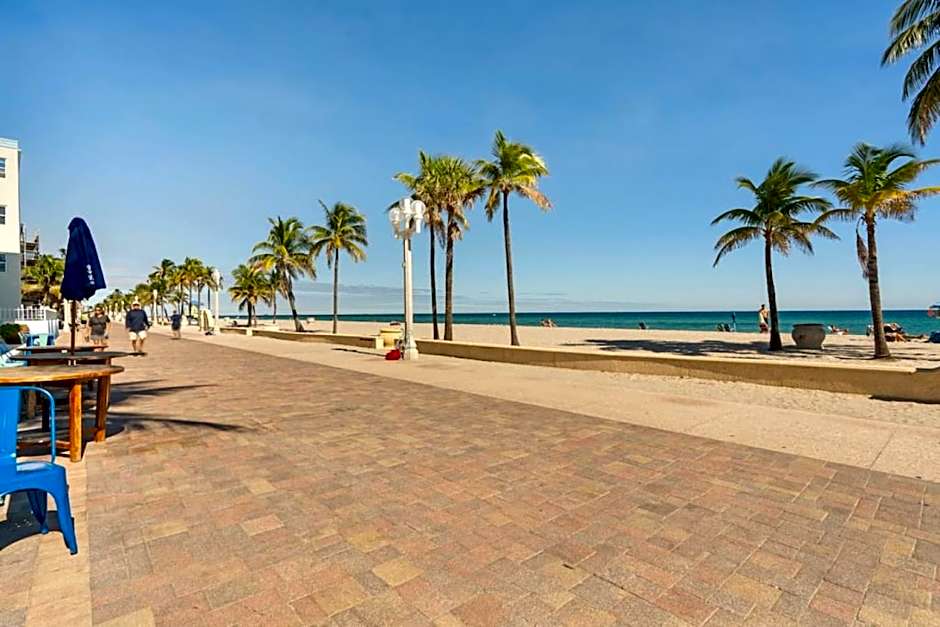 Walkabout 8 Tower Suite with Panoramic Ocean Views