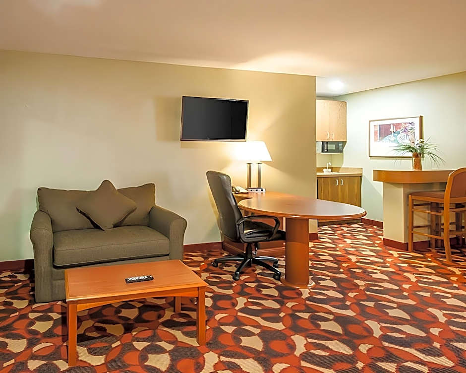 Quality Inn & Suites Kansas City I-435n Near Sports Complex