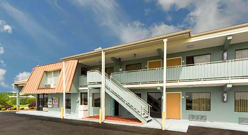 Econo Lodge White Pine Morristown I-81 & I-40 Split