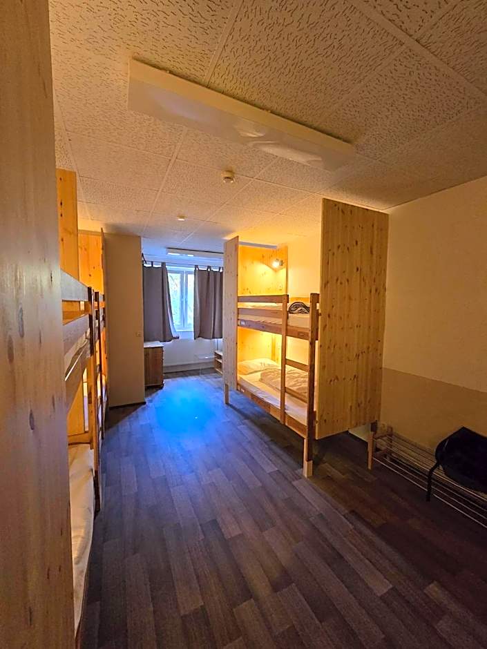 Max Hostel