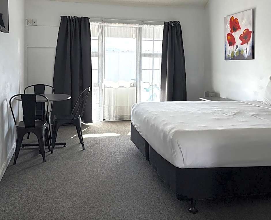 Devonwood Motel