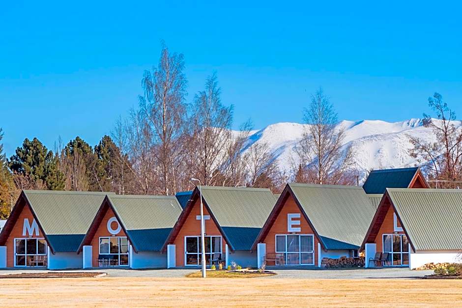 Mountain Chalets Motel