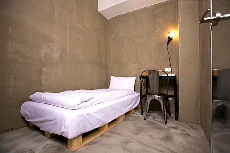 Comfort Single Room with Shared Bathroom