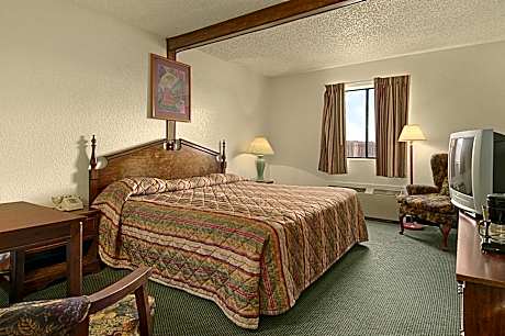1 King Bed Smoking