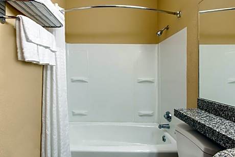 Queen Suite - Non-Smoking