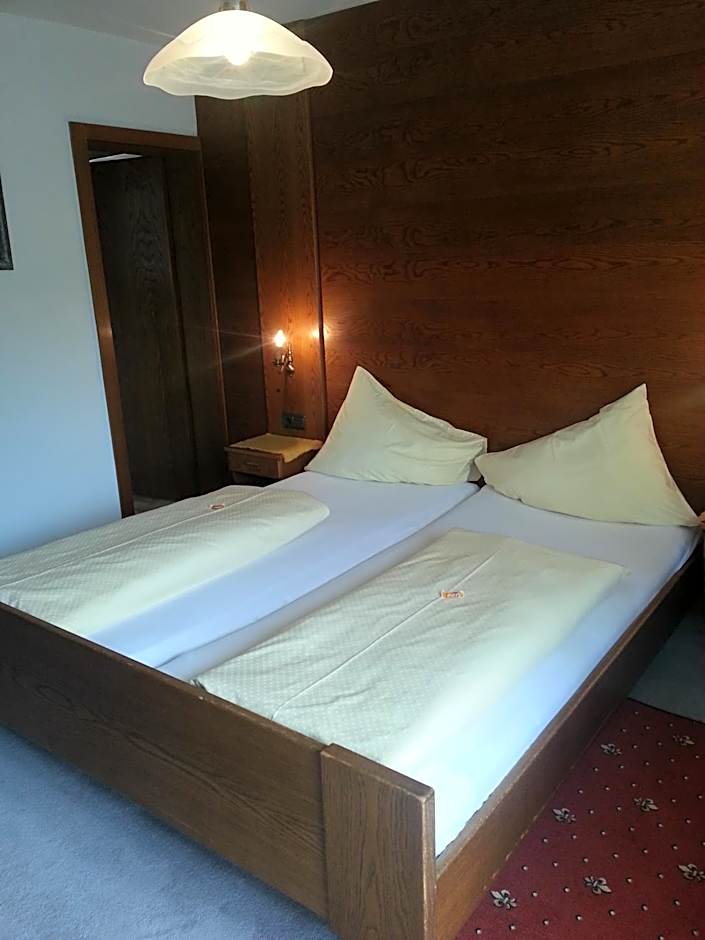 Hotel Dietrich – Seefeld, IL