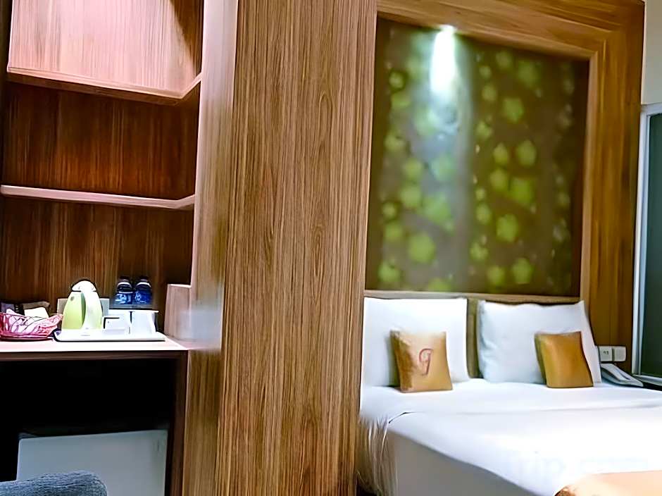 Triizz Hotel Semarang