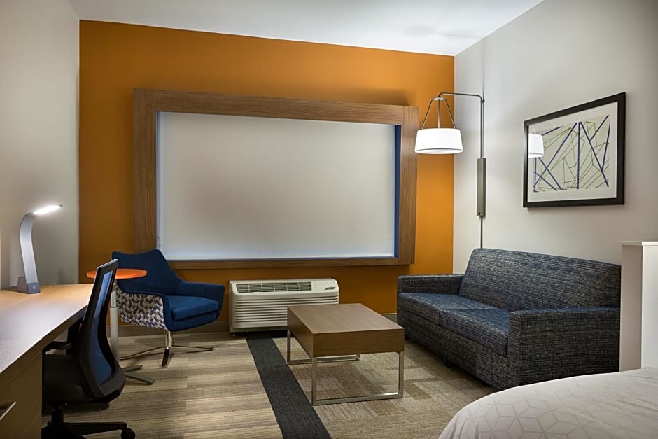 Holiday Inn Express And Suites Fayetteville South By IHG