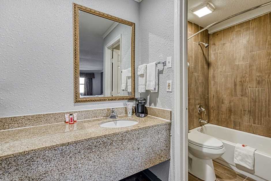 OYO Hotel Pineville LA Hwy 165