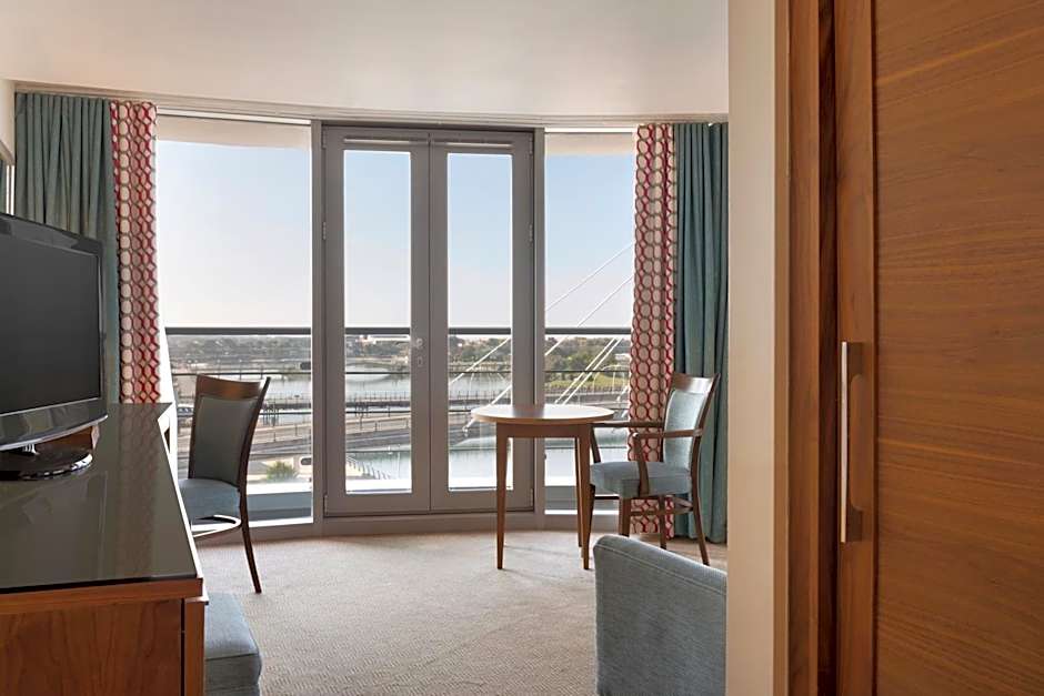 Waterfront Southport Hotel