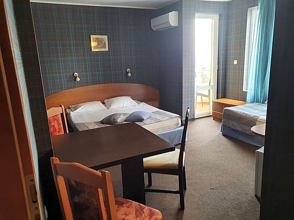 Family Hotel Lazuren Briag