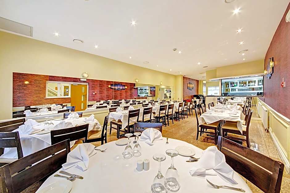 OYO Bostons Manor Hotel