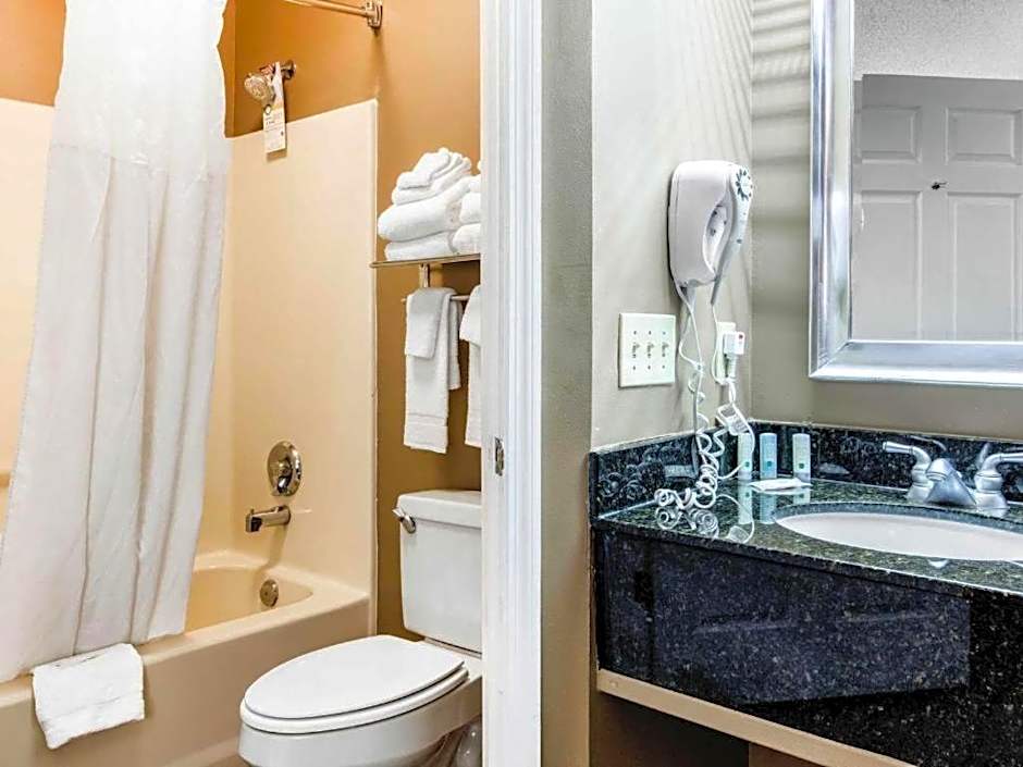 Quality Inn Bessemer I-20 exit 108