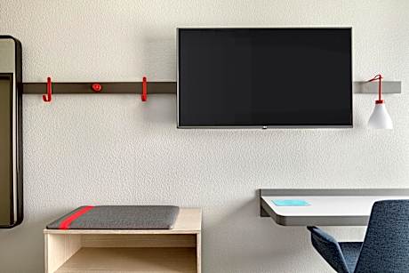 1 King Standard Communications Mobility Accessible