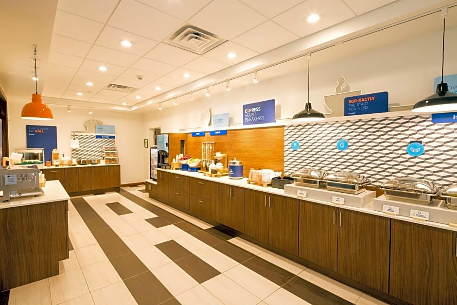 Holiday Inn Express Hotel & Suites Bay City