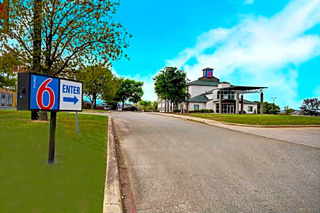 Motel 6-San Antonio, TX - Sea World North