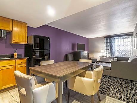 Suite with Two Queen Beds and View - Non-Smoking