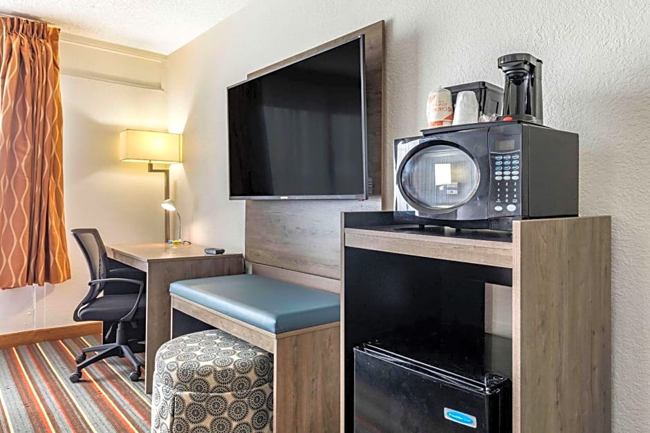 Quality Inn & Suites Sulphur Springs
