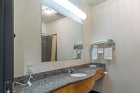 Queen Room with Two Queen Beds with Kitchenette - Non-Smoking