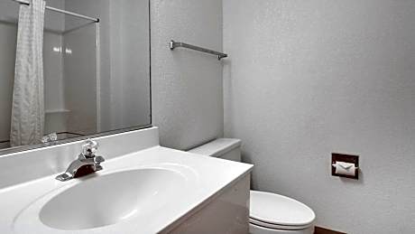 Quality Inn Shawnee North I-40