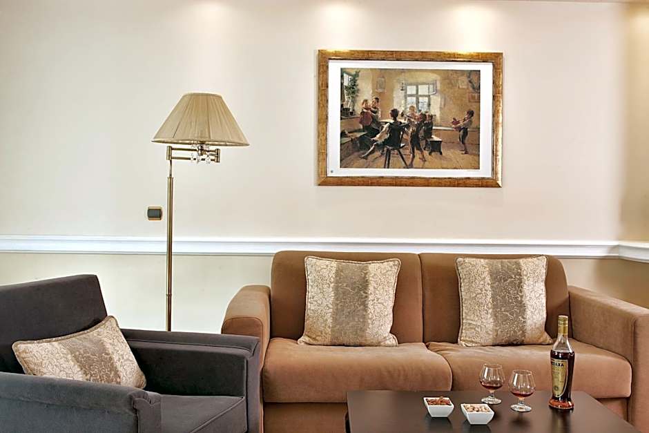 Ava Hotel and Suites