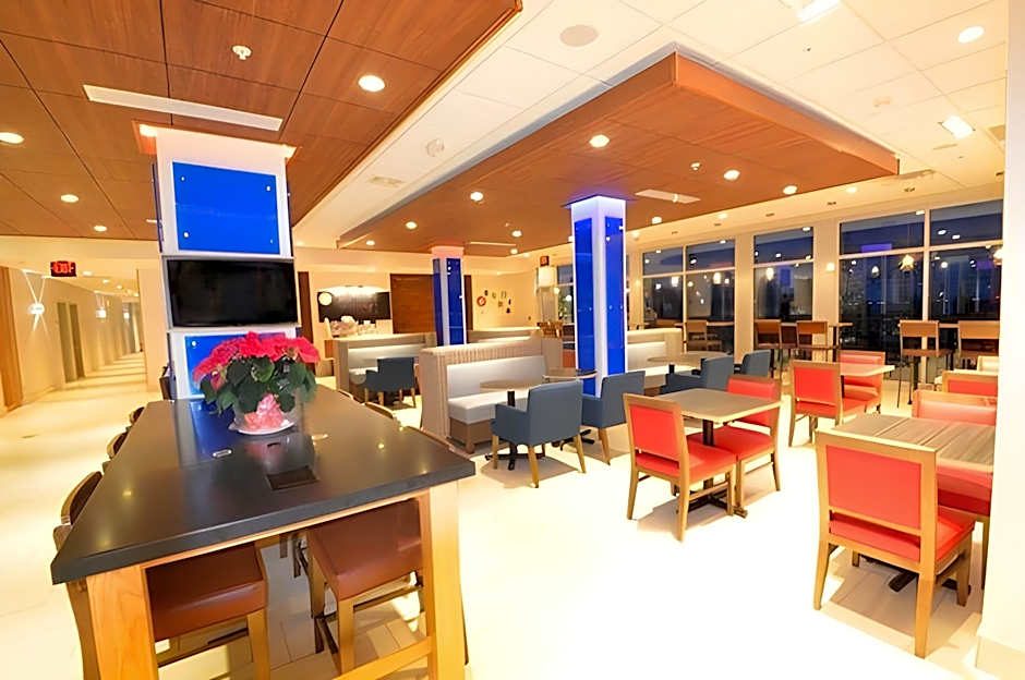 Holiday Inn Express & Suites Toledo South - Perrysburg By IHG