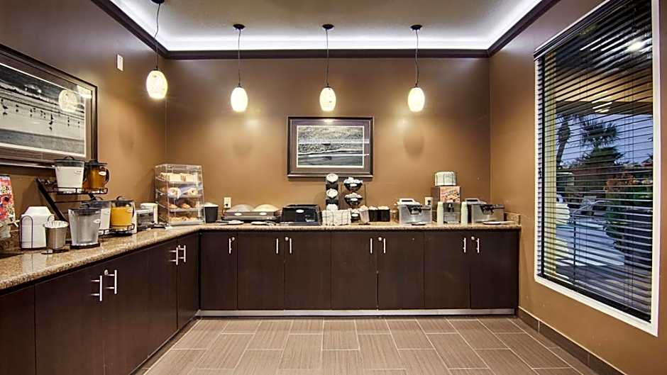 Best Western Plus Seawall Inn & Suites By The Beach