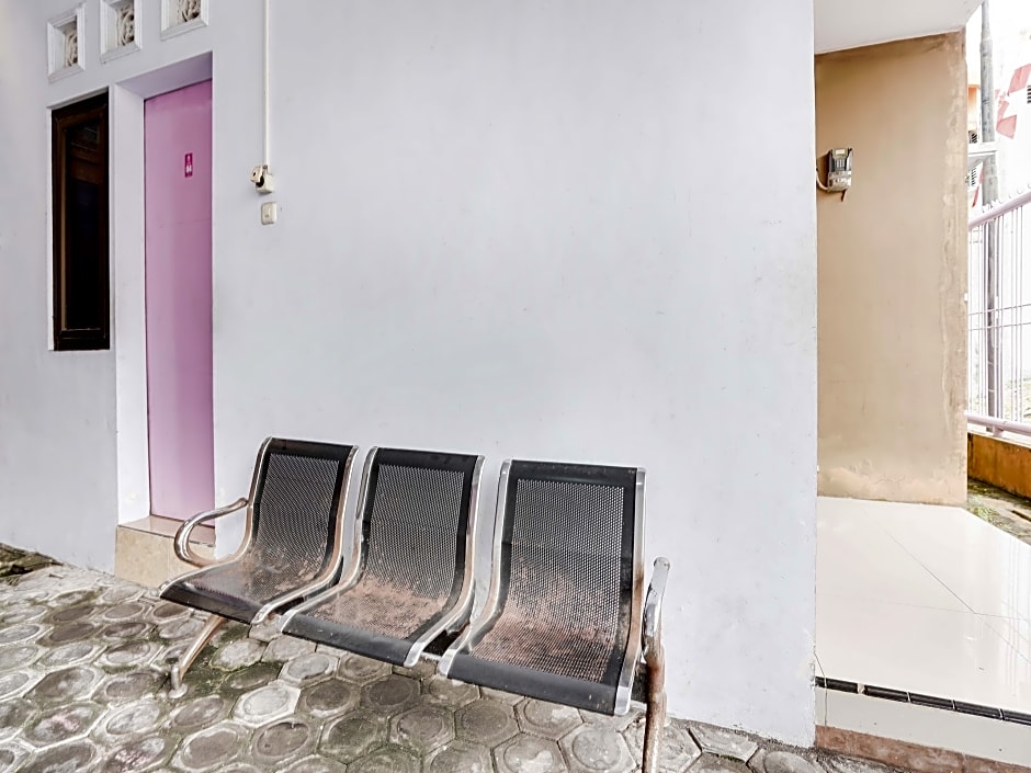 Spot On 91626 Rr Kost Putri Syariah 