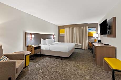 Standard King Room - Non-Smoking